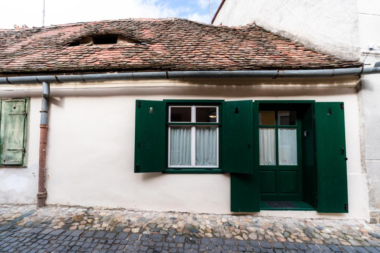 Charming Ideal For Getaways Or Workations In Sibiu's Medieval Center Apartment *